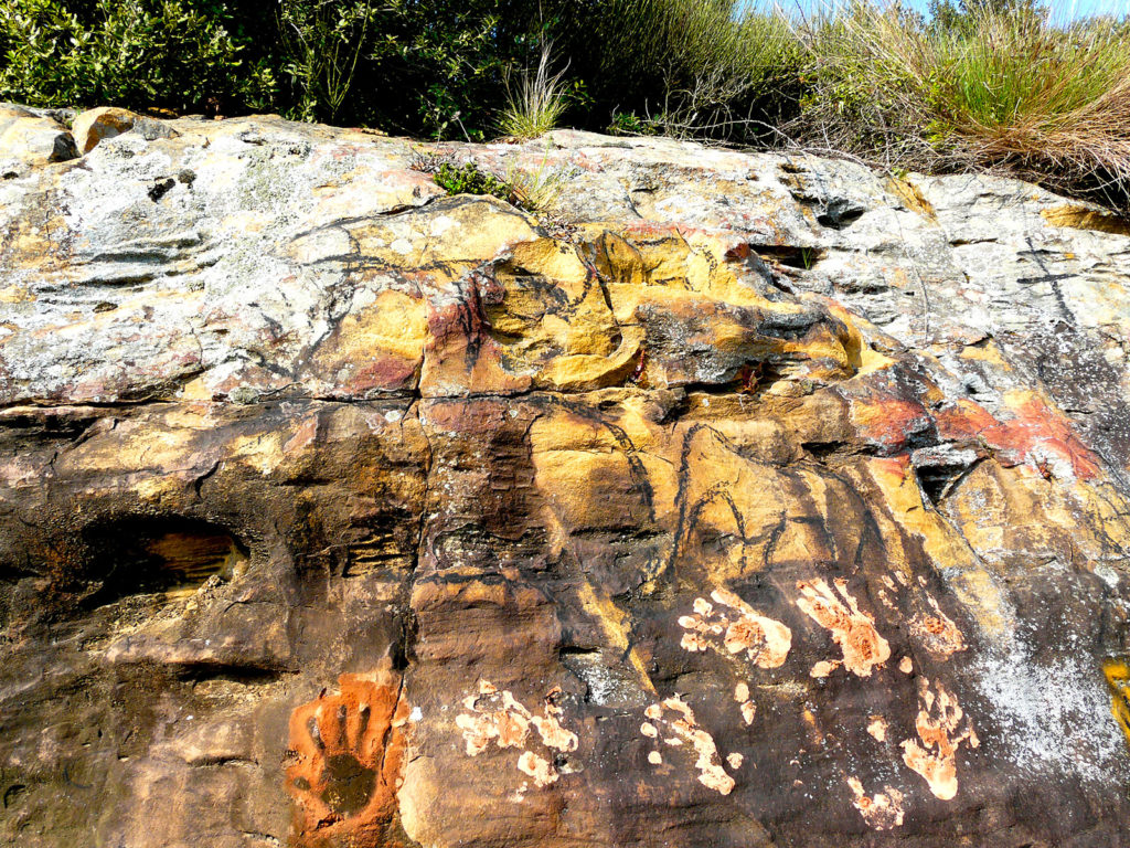 Réalisation d'une trace d'art collective en milieu naturel. Prestation réalisé pour "Avril en balade" en lien avec le Transfo ( Hôpital Mas Careiyron Uzès).
