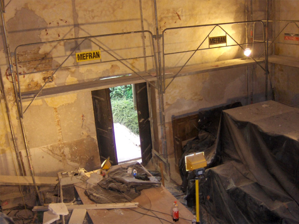 reprise des murs à la chaux restauration église de Bellefond 21