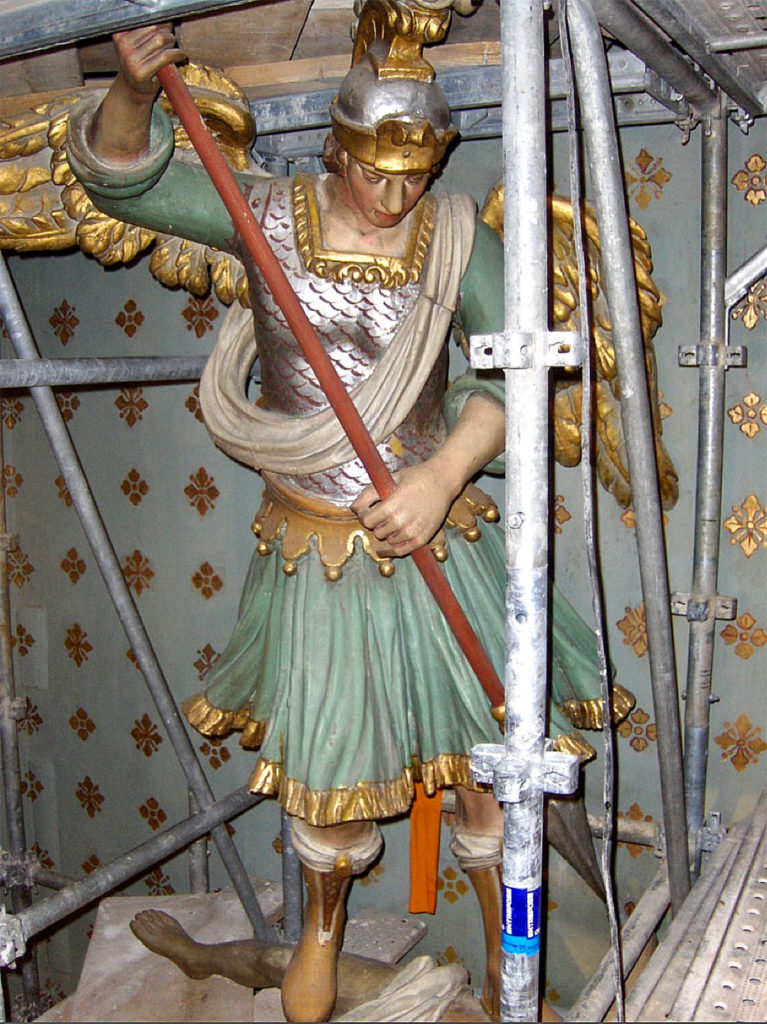 Nettoyage des statues polychromes Cathédrale de Perpignan